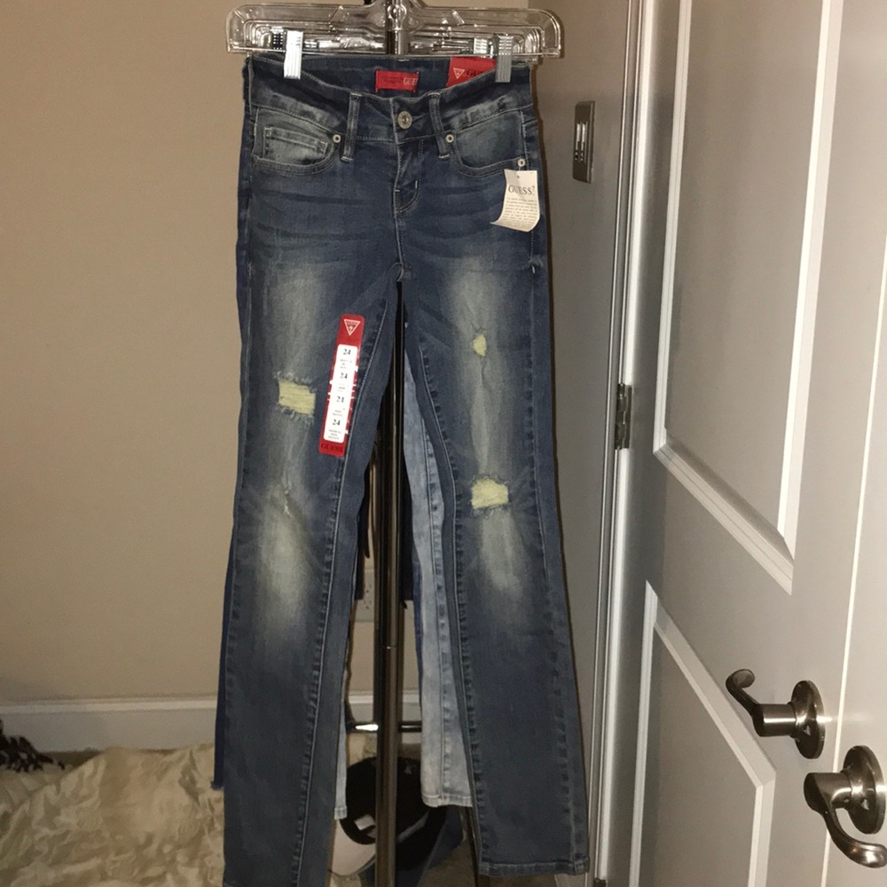 NWT Guess Straight leg Jeans with Holes New Womens